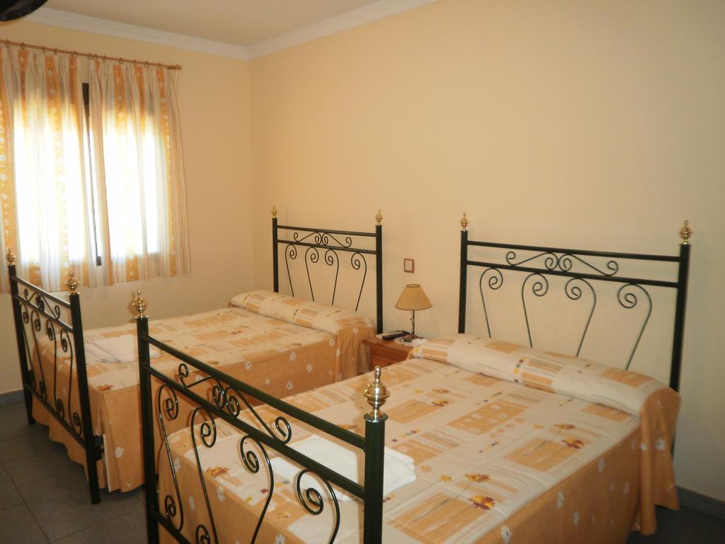 Hostal Miraflor De Las Cadenas Cuacos De Yuste Bagian luar foto