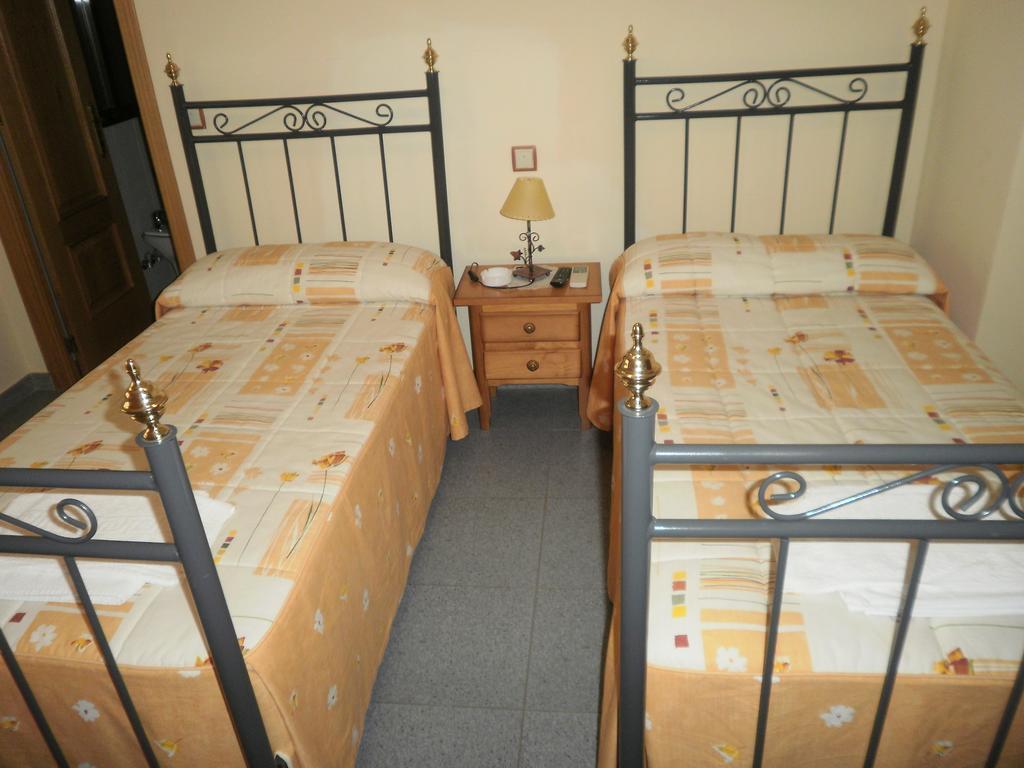 Hostal Miraflor De Las Cadenas Cuacos De Yuste Bagian luar foto